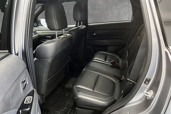 Mitsubishi Outlander 18 of 23