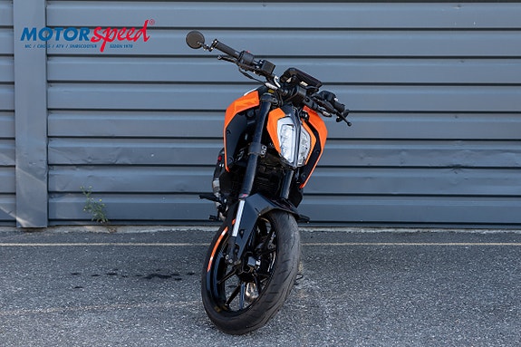 KTM 125 Duke 3 of 8