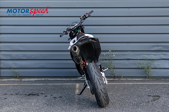 KTM 690 SMC R 6 of 8