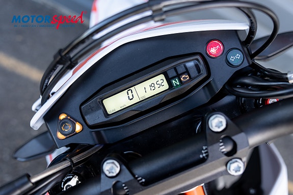 KTM 690 SMC R 8 of 8