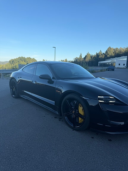 Porsche Taycan Turbo S 4 of 21