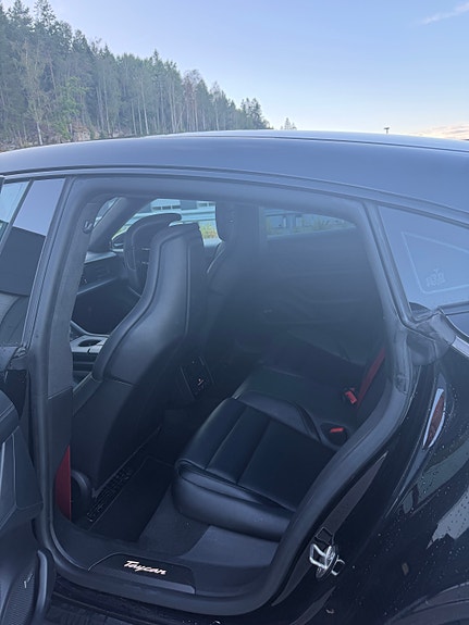 Porsche Taycan Turbo S 13 of 21