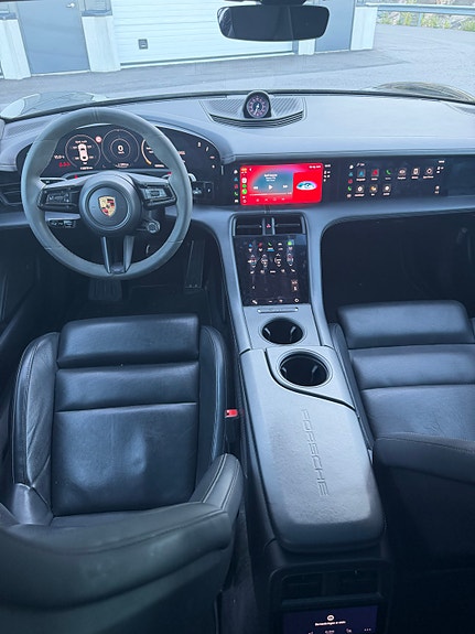 Porsche Taycan Turbo S 15 of 21