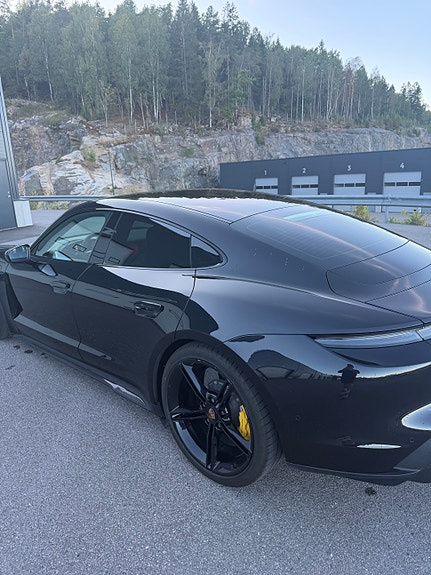 Porsche Taycan Turbo S 9 of 21