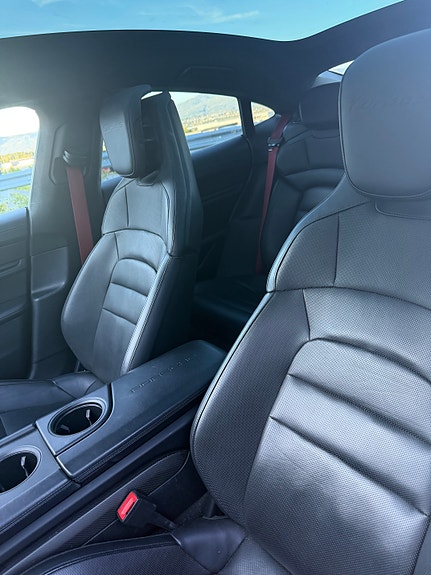 Porsche Taycan Turbo S 20 of 21