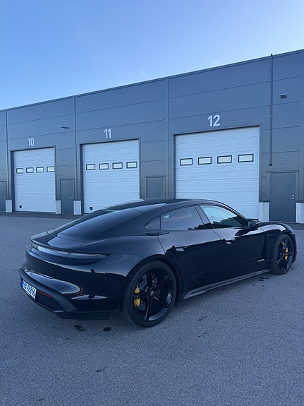 Porsche Taycan Turbo S 5 of 21