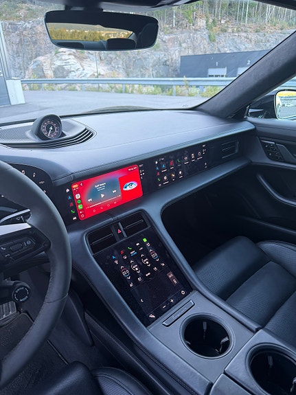 Porsche Taycan Turbo S 17 of 21