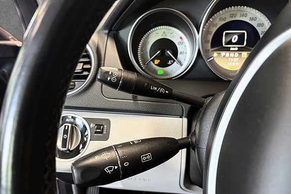 Mercedes-Benz C250 11 of 30