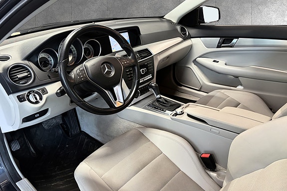 Mercedes-Benz C250 4 of 30