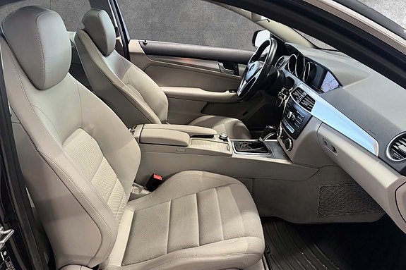 Mercedes-Benz C250 6 of 30