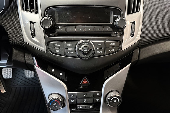 Chevrolet Cruze 23 of 30