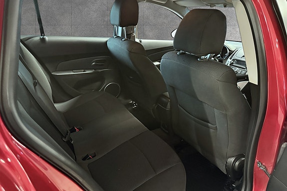 Chevrolet Cruze 13 of 30
