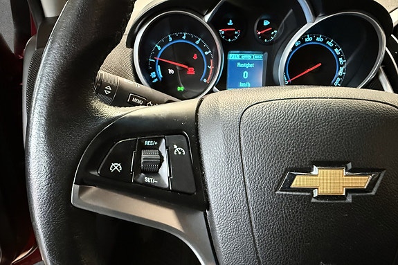 Chevrolet Cruze 21 of 30