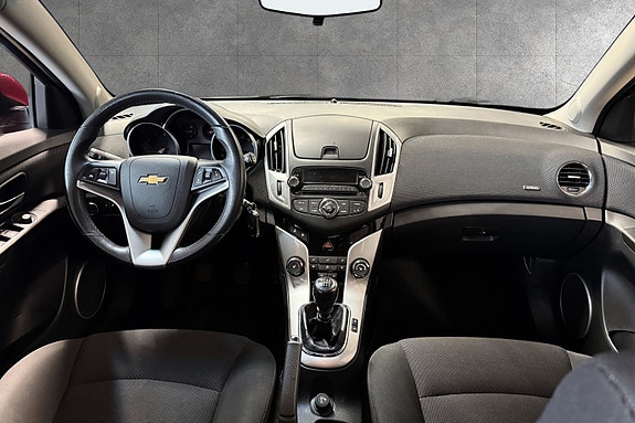 Chevrolet Cruze 10 of 30