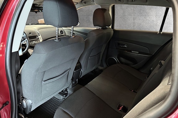 Chevrolet Cruze 14 of 30