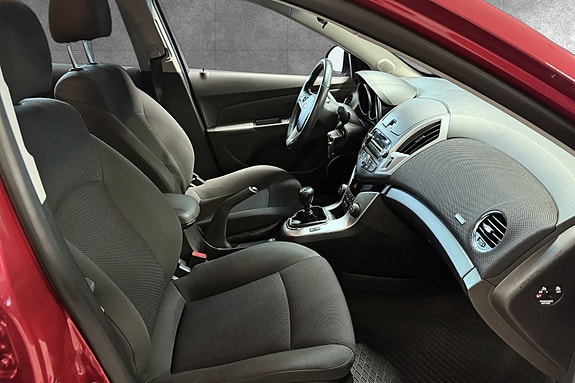 Chevrolet Cruze 22 of 30
