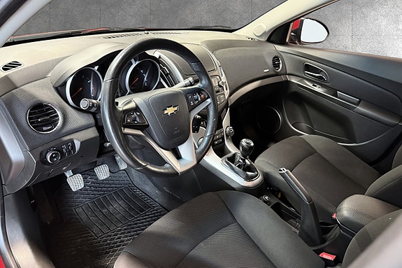 Chevrolet Cruze 11 of 30