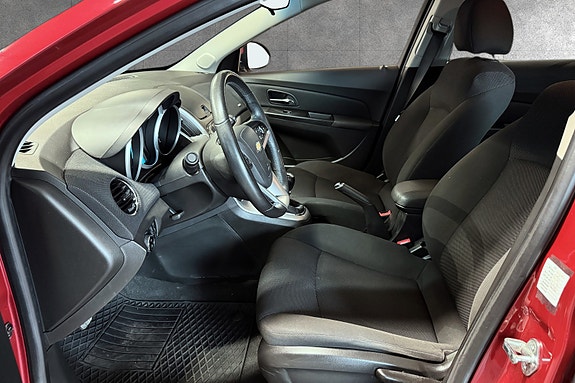 Chevrolet Cruze 12 of 30