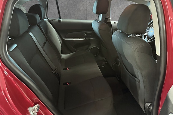 Chevrolet Cruze 15 of 30