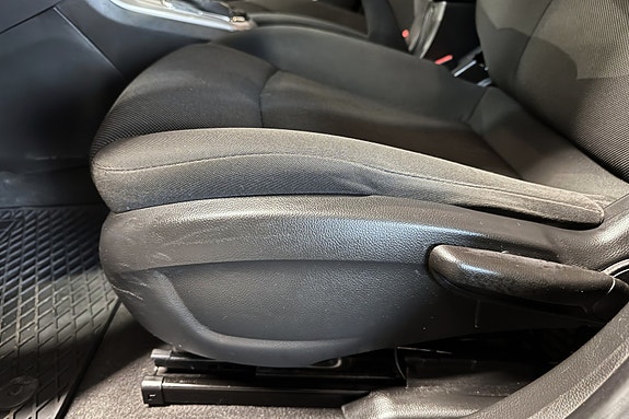 Chevrolet Cruze 26 of 30