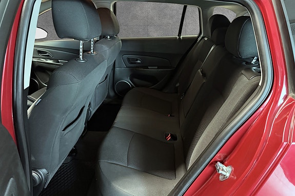 Chevrolet Cruze 16 of 30