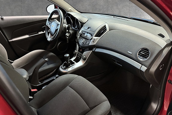 Chevrolet Cruze 19 of 30