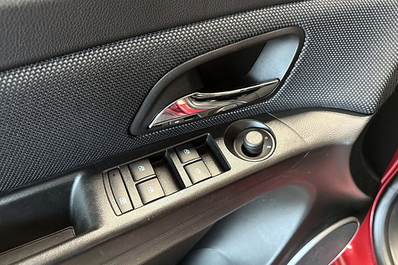 Chevrolet Cruze 24 of 30