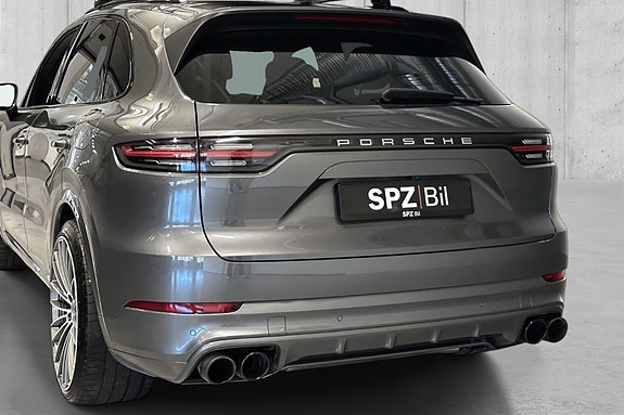 Porsche Cayenne 6 of 20