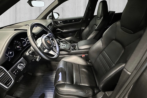 Porsche Cayenne 10 of 20