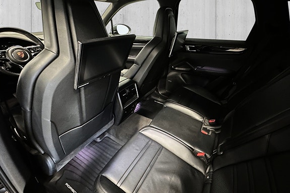 Porsche Cayenne 13 of 20