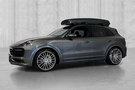 Porsche Cayenne 2 of 20