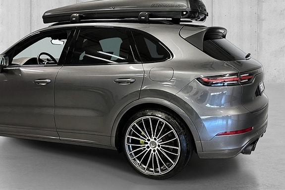 Porsche Cayenne 8 of 20