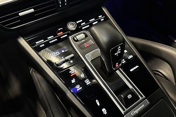 Porsche Cayenne 17 of 20