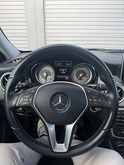 Mercedes-Benz GLA180 20 of 21