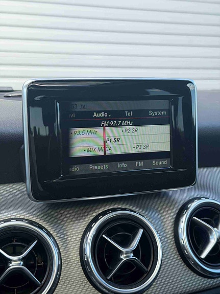 Mercedes-Benz GLA180 18 of 21
