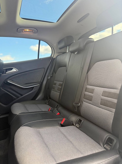 Mercedes-Benz GLA180 12 of 21