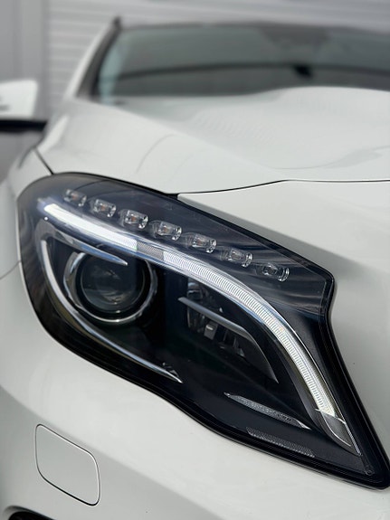 Mercedes-Benz GLA180 4 of 21