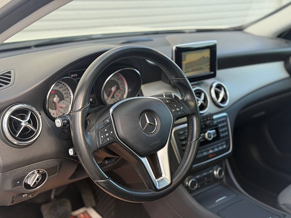 Mercedes-Benz GLA180 15 of 21