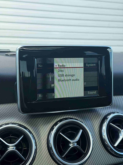 Mercedes-Benz GLA180 19 of 21