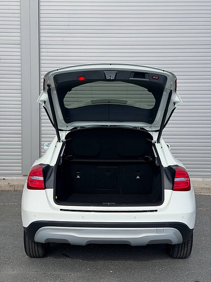 Mercedes-Benz GLA180 11 of 21
