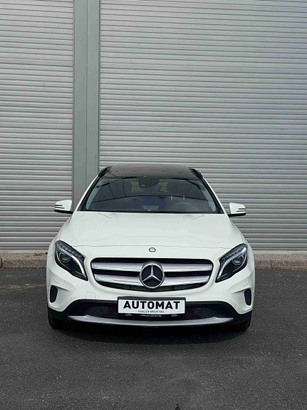Mercedes-Benz GLA180 3 of 21