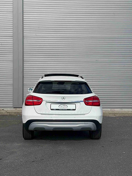 Mercedes-Benz GLA180 10 of 21