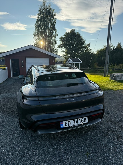 Porsche Taycan 4 3 of 18