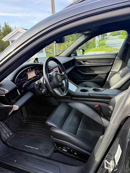 Porsche Taycan 4 7 of 18