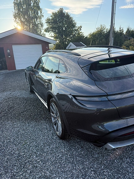 Porsche Taycan 4 4 of 18