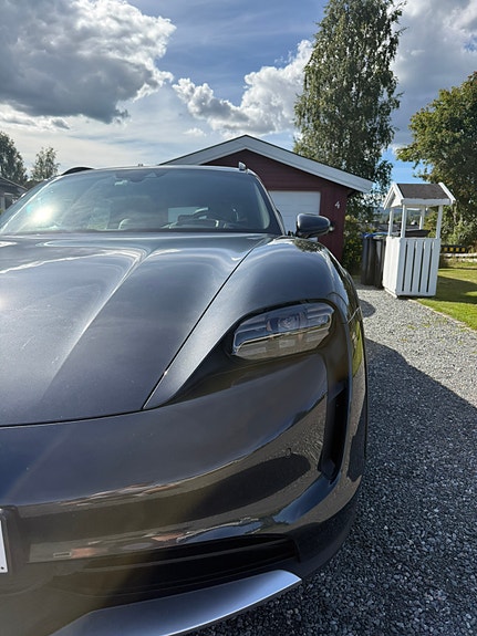 Porsche Taycan 4 17 of 18