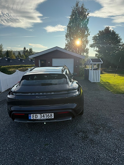 Porsche Taycan 4 2 of 18