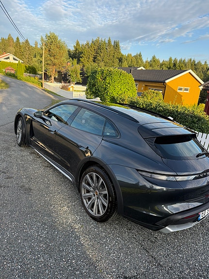Porsche Taycan 4 18 of 18