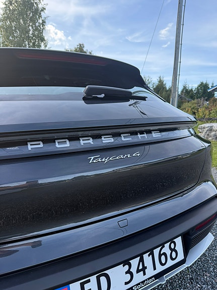 Porsche Taycan 4 15 of 18