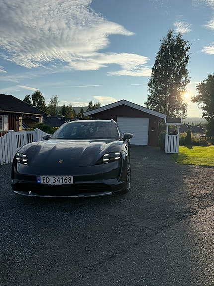 Porsche Taycan 4 6 of 18